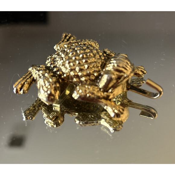 VTG Gold Frog Pin Brooch Small Perfect for Hats, Lapels, Bags etc - Picture 3 of 7